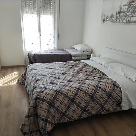 Lägenhet Guesthost - Brunate Funicolare Apartment *